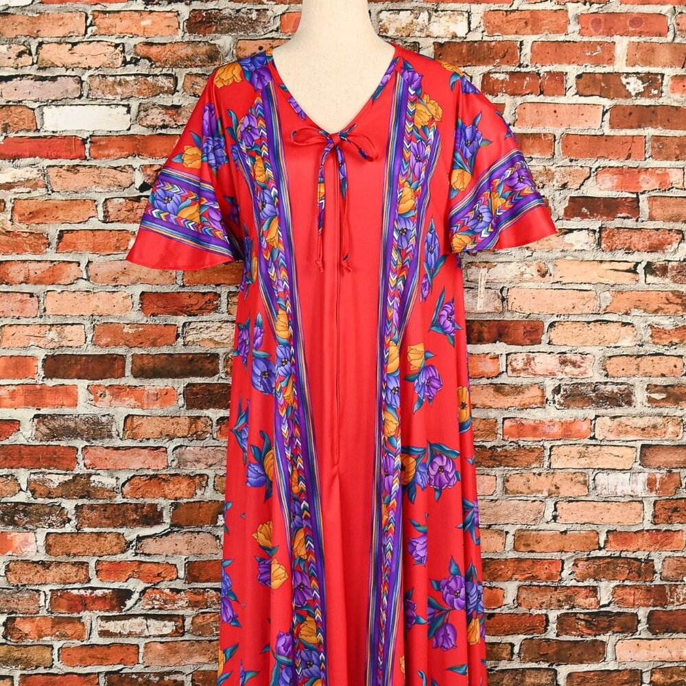 DEADSTOCK - Vintage 70s Red & Purple Floral TIGER LILY  Short Sleeve Housedress